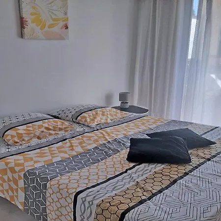 Moderne Et Climatise Avec Grande Terrasse Proche Centre-ville - Le Patio Fleuri Apartment Sainte-Maxime
